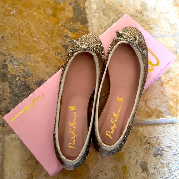 Pretty Ballerinas Flat Shoes - Picture 2 of 5